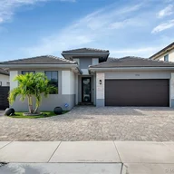 Casa a la venta en 15156 SW 28th St, Miami FL 33185