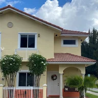 Casa a la venta en 7421 NW 181st Ter, Hialeah FL 33015