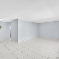 Apartamento a la venta en 7920 East Dr # 16, North Bay Village FL 33141