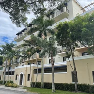 Apartamento a la venta en 8430 SW 8th St # 401B, Miami FL 33144