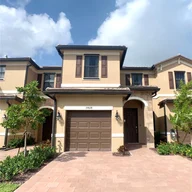 Casa a la venta en 10828 W 33rd Ln # 10828, Hialeah FL 33018