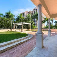 Apartamento a la venta en 13621 Deering Bay Dr, Coral Gables FL 33158