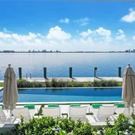 Casa a la venta en 1560 S Treasure Dr, North Bay Village FL 33141