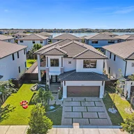 Casa a la venta en 8842 NW 161st Ter, Miami Lakes FL 33018