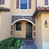 Casa a la venta en 5484 NW 27th St # 5484, Margate FL 33063