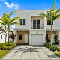 Casa a la venta en 10232 NW 71st Ter, Doral FL 33178