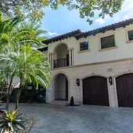 Casa a la venta en 8290 NW 167th Ter, Miami Lakes FL 33016