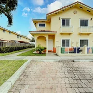 Casa a la venta en 17845 NW 74th Ct, Hialeah FL 33015