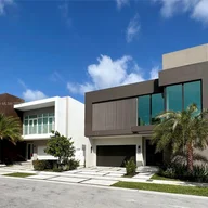 Casa a la venta en 10547 NW 68th Ter, Doral FL 33178