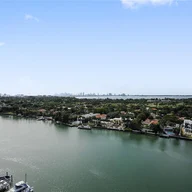 Apartamento a la venta en 5700 COLLINS AV # 15E, Miami Beach FL 33140