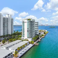 Apartamento a la venta en 7935 East Dr # 401, North Bay Village FL 33141