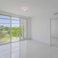 Apartamento a la venta en 2651 NE 212th Ter # 205, Miami FL 33180
