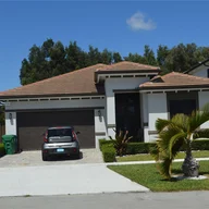 Casa a la venta en 14831 SW 34th St, Miami FL 33185