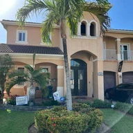 Casa a la venta en 684 NW 127th Ave, Miami FL 33182