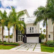 Casa a la venta en 8210 NW 33rd Ter, Doral FL 33122