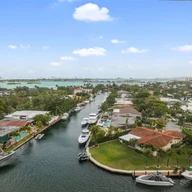 Apartamento a la venta en 2500 NE 135th St # 1005, North Miami FL 33181