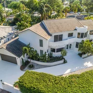 Casa a la venta en 6180 Pine Tree Dr, Miami Beach FL 33140