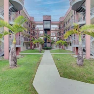 Apartamento a la venta en 5400 W 21st Ct # 101, Hialeah FL 33016