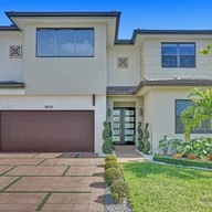 Casa a la venta en 8854 NW 161st Ter, Miami Lakes FL 33018