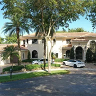 Casa a la venta en 15521 NW 83rd Ave, Miami Lakes FL 33016