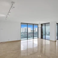 Apartamento a la venta en 19707 Turnberry Way # 11K, Aventura FL 33180