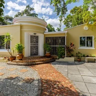 Casa a la venta en 571 NE 64th St, Miami FL 33138