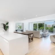 Apartamento a la venta en 9111 Collins Ave # 322, Surfside FL 33154