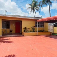 Casa a la venta en 624 E 29th St, Hialeah FL 33013