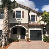 Casa a la venta en 5433 NW 27th St # 5433, Margate FL 33063