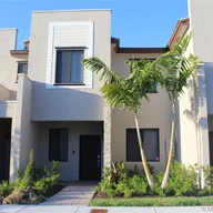 Casa a la venta en 527 NE 208th Ter # 701, Miami FL 33179