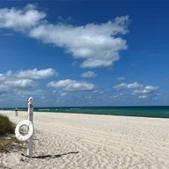 Apartamento a la renta en 9195 Collins Ave # 409, Surfside FL 33154