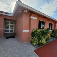 Casa a la venta en 7256 W 34th Ln, Hialeah FL 33018