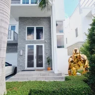 Casa a la venta en 8271 NW 34th Dr, Doral FL 33122