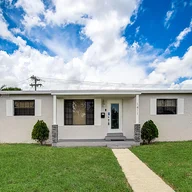 Casa a la venta en 1411 NW 199th St, Miami Gardens FL 33169