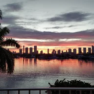 Apartamento a la venta en 16558 NE 26th Ave # 4D, North Miami Beach FL 33160