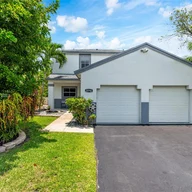 Casa a la venta en 20742 NW 3rd Ct, Pembroke Pines FL 33029