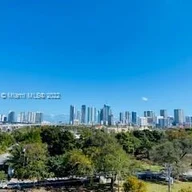 Apartamento a la venta en 1350 NW 8th Ct # 6, Miami FL 33136