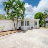 Casa a la venta en 901 E 21st St, Hialeah FL 33013