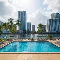 Apartamento a la venta en 1000 Parkview Dr # 514, Hallandale Beach FL 33009