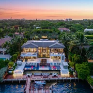 Casa a la venta en 4505 Sabal Palm Rd, Miami FL 33137