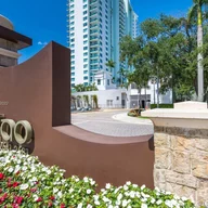 Apartamento a la venta en 2681 N Flamingo Rd, Sunrise FL 33323