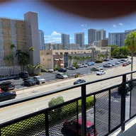 Apartamento a la venta en 401 Golden Isles Dr # 304, Hallandale Beach FL 33009