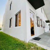 Casa a la venta en 10300 NW 66th St # 101, Doral FL 33178