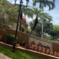Apartamento a la venta en 18346 NW 68th Ave # J, Hialeah FL 33015