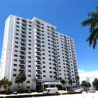 Apartamento a la renta en 3000 S Ocean Dr # 112, Hollywood FL 33019