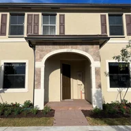 Casa a la renta en 11457 W 34th Ct, Hialeah FL 33018