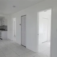 Casa a la venta en 1739 NW 70th St, Miami FL 33147