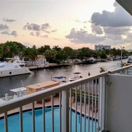 Apartamento a la venta en 2020 NE 135th St # 307, North Miami FL 33181