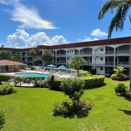 Apartamento a la renta en 581 Blue Heron Dr # B, Hallandale Beach FL 33009