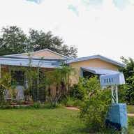 Casa a la venta en 2381 NW 152nd St, Miami Gardens FL 33054